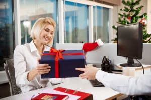 Employee Gift Guide: Inspiring Presents to Commemorate Work Milestones Employee Gift Guide: Inspiring Presents to Commemorate Work Milestones